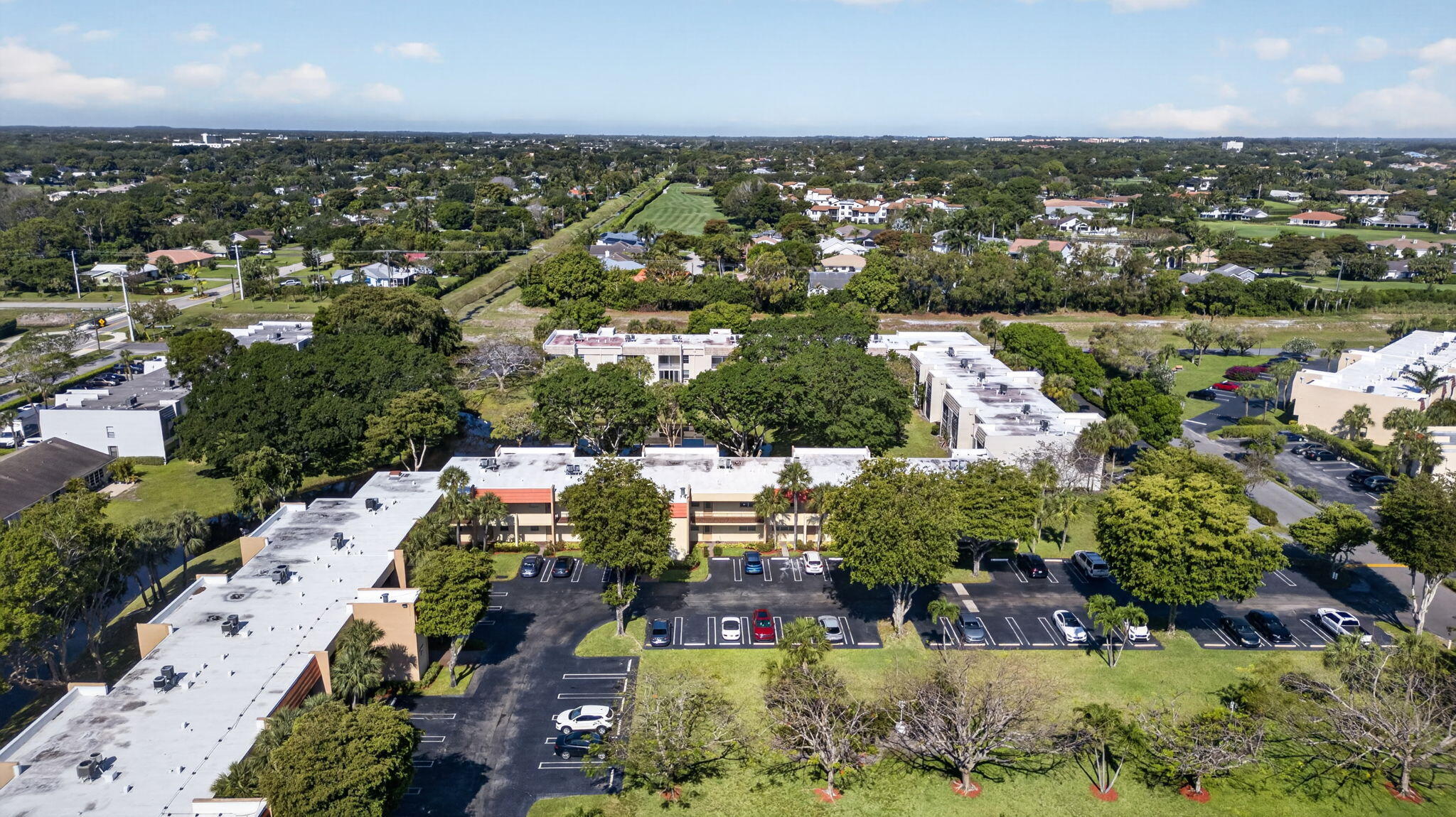 LAGO DEL REY CONDO - Residential