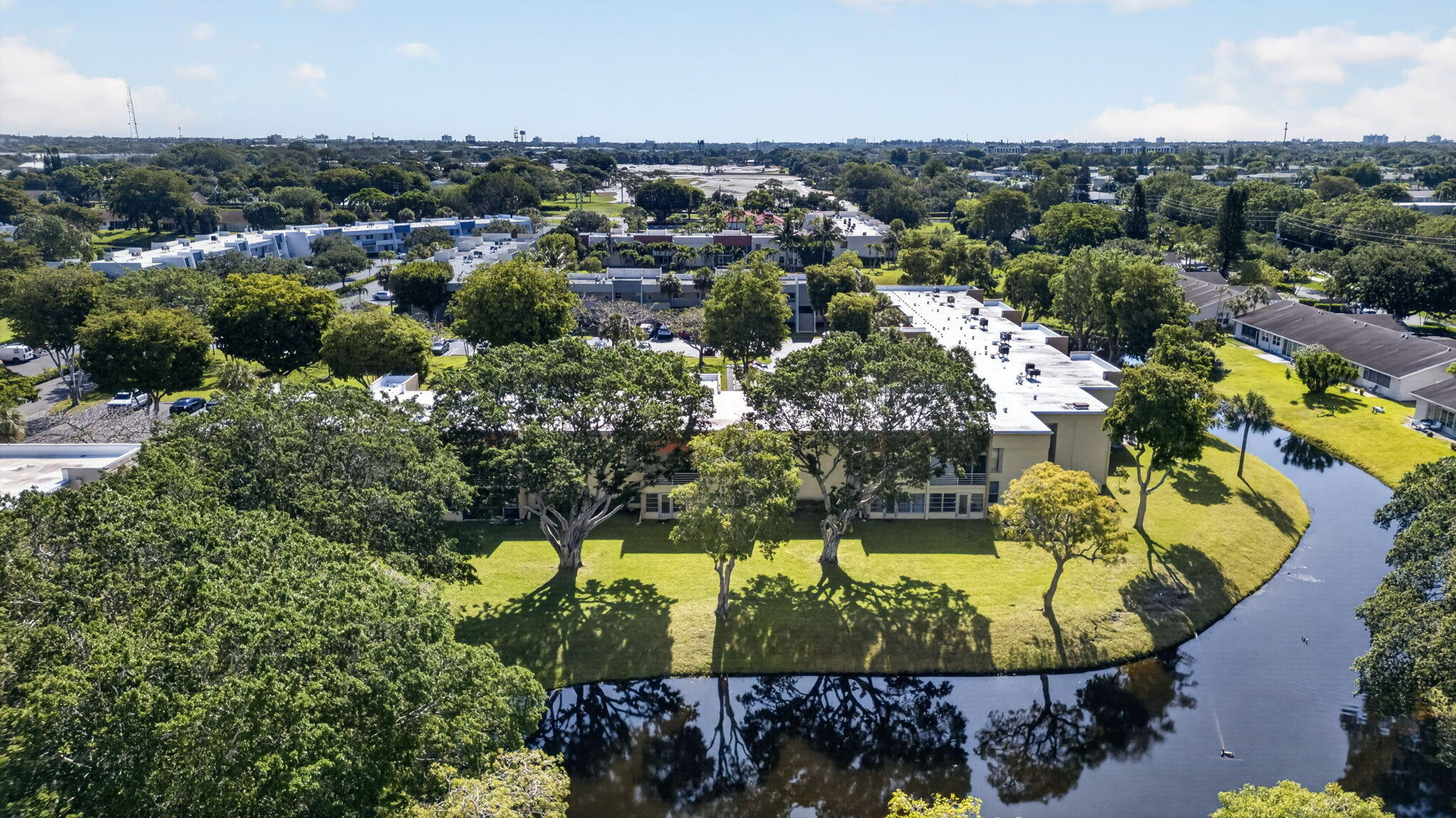 LAGO DEL REY CONDO - Residential