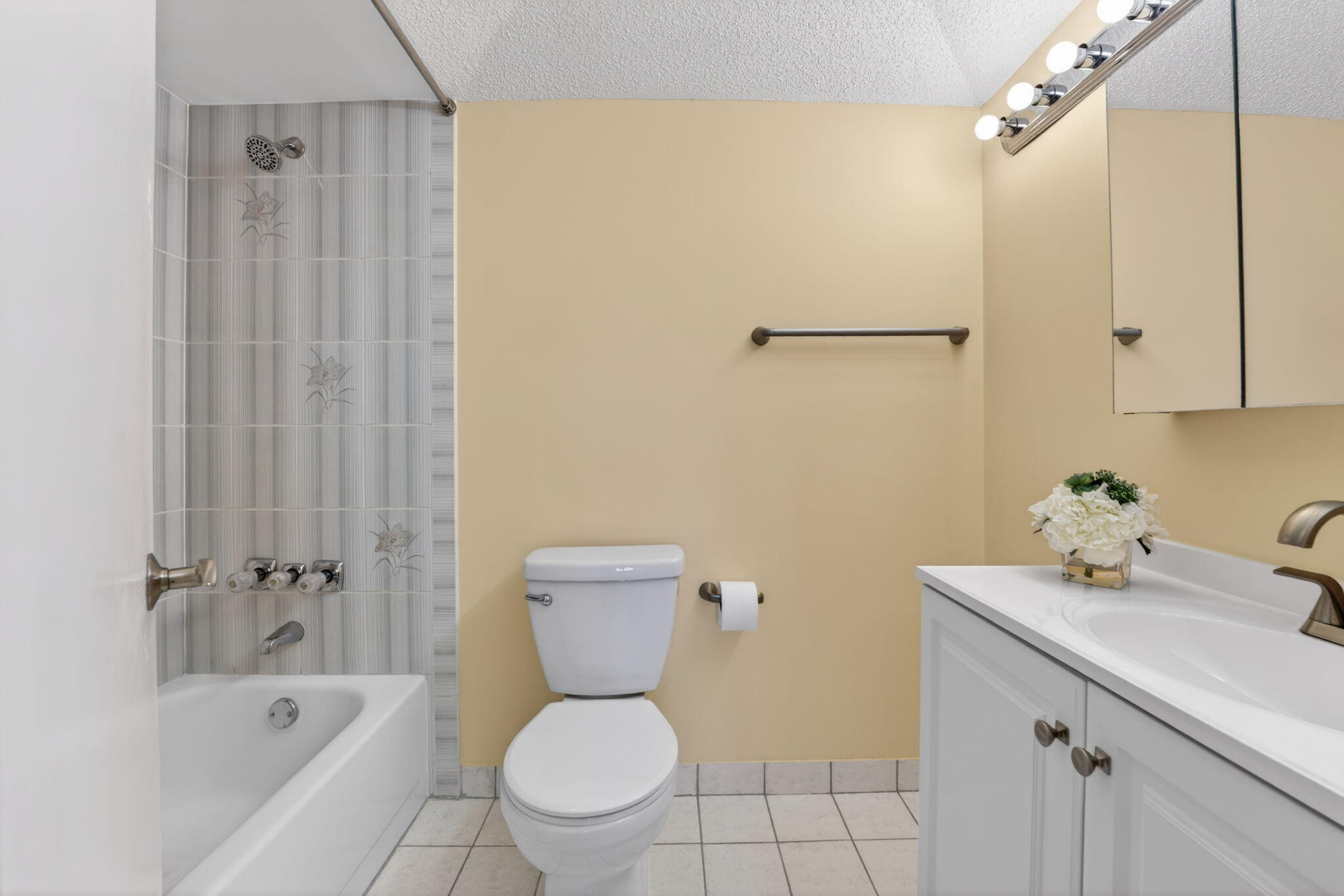 LAGO DEL REY CONDO - Residential