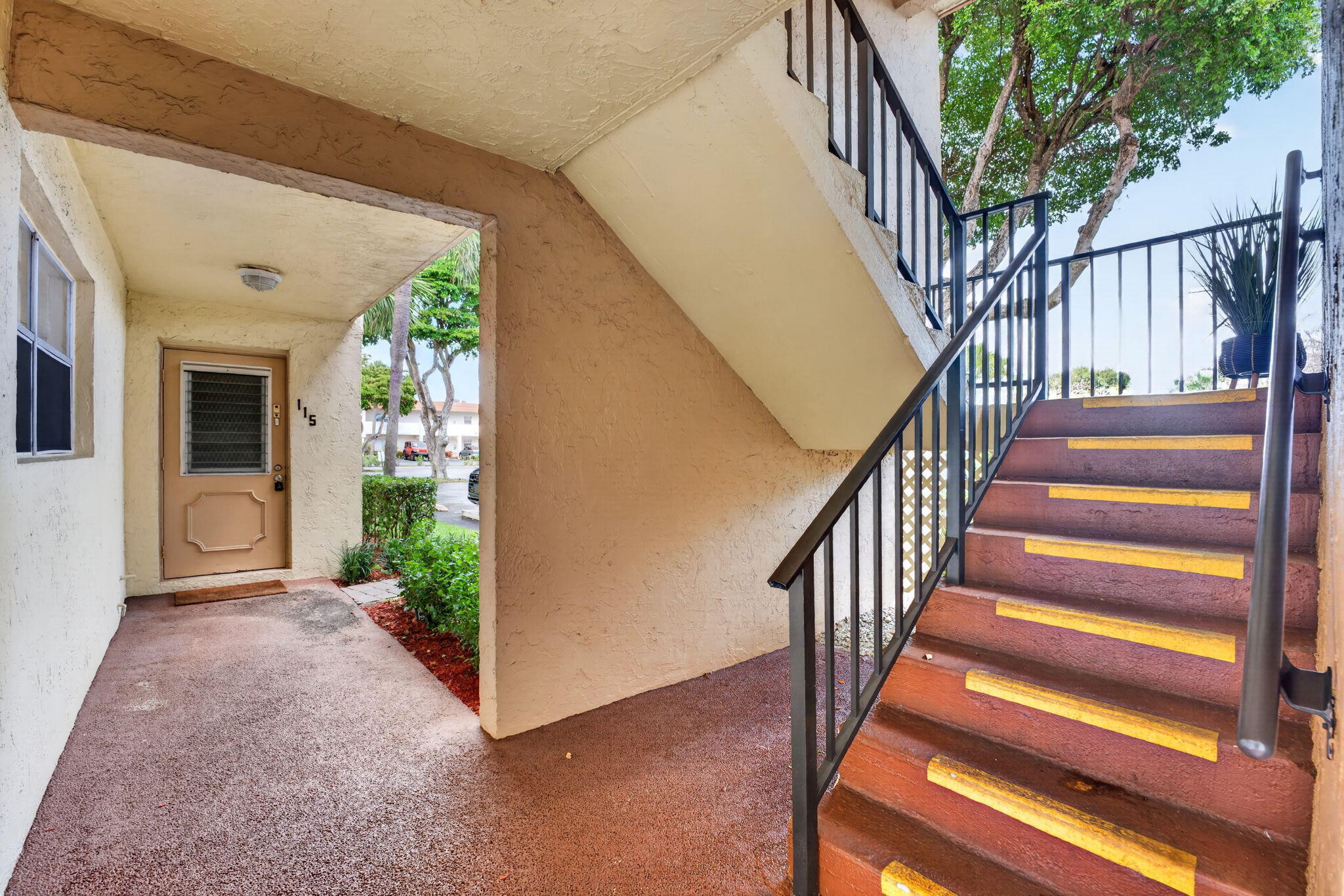 LAGO DEL REY CONDO - Residential