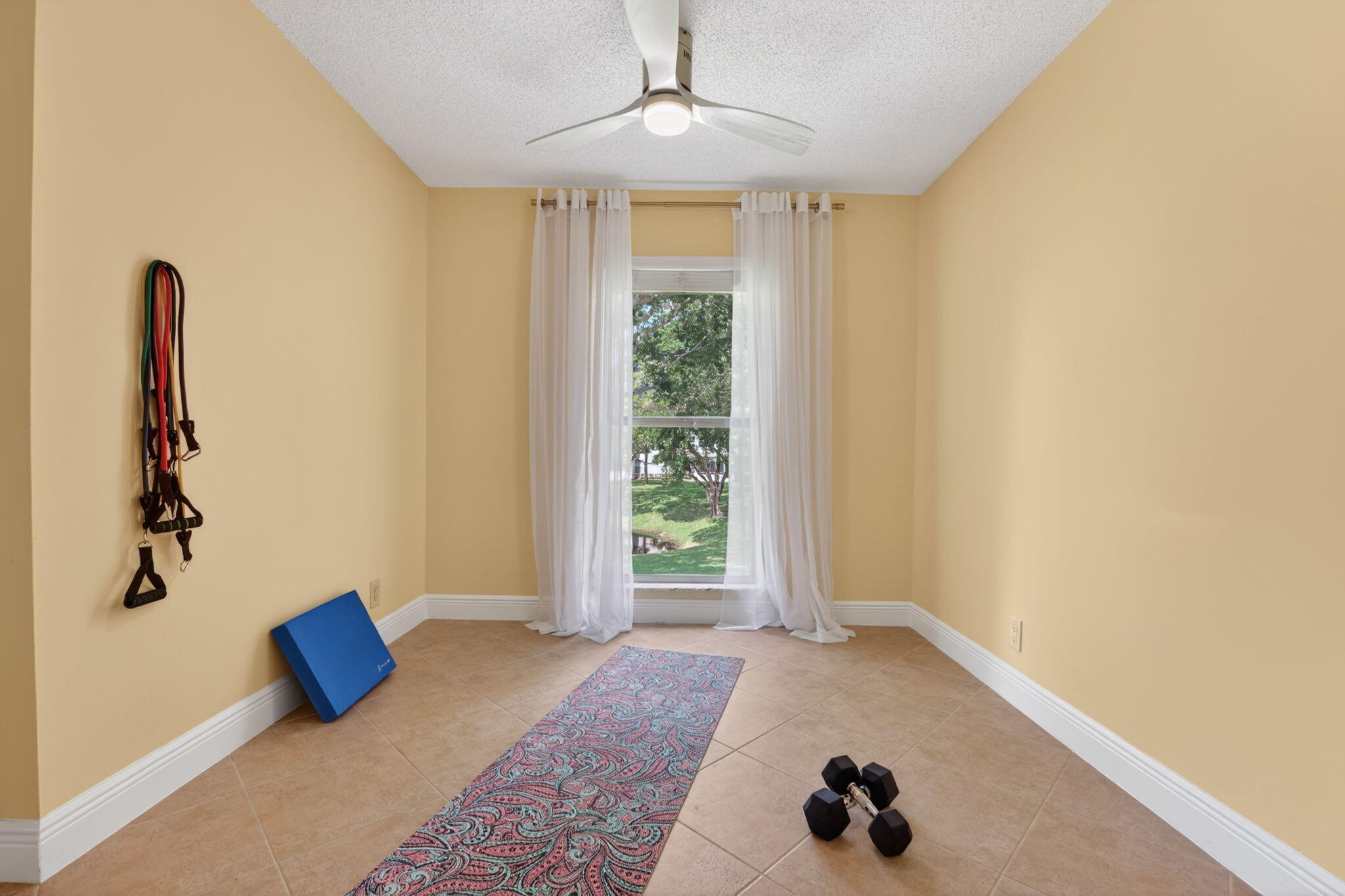 LAGO DEL REY CONDO - Residential