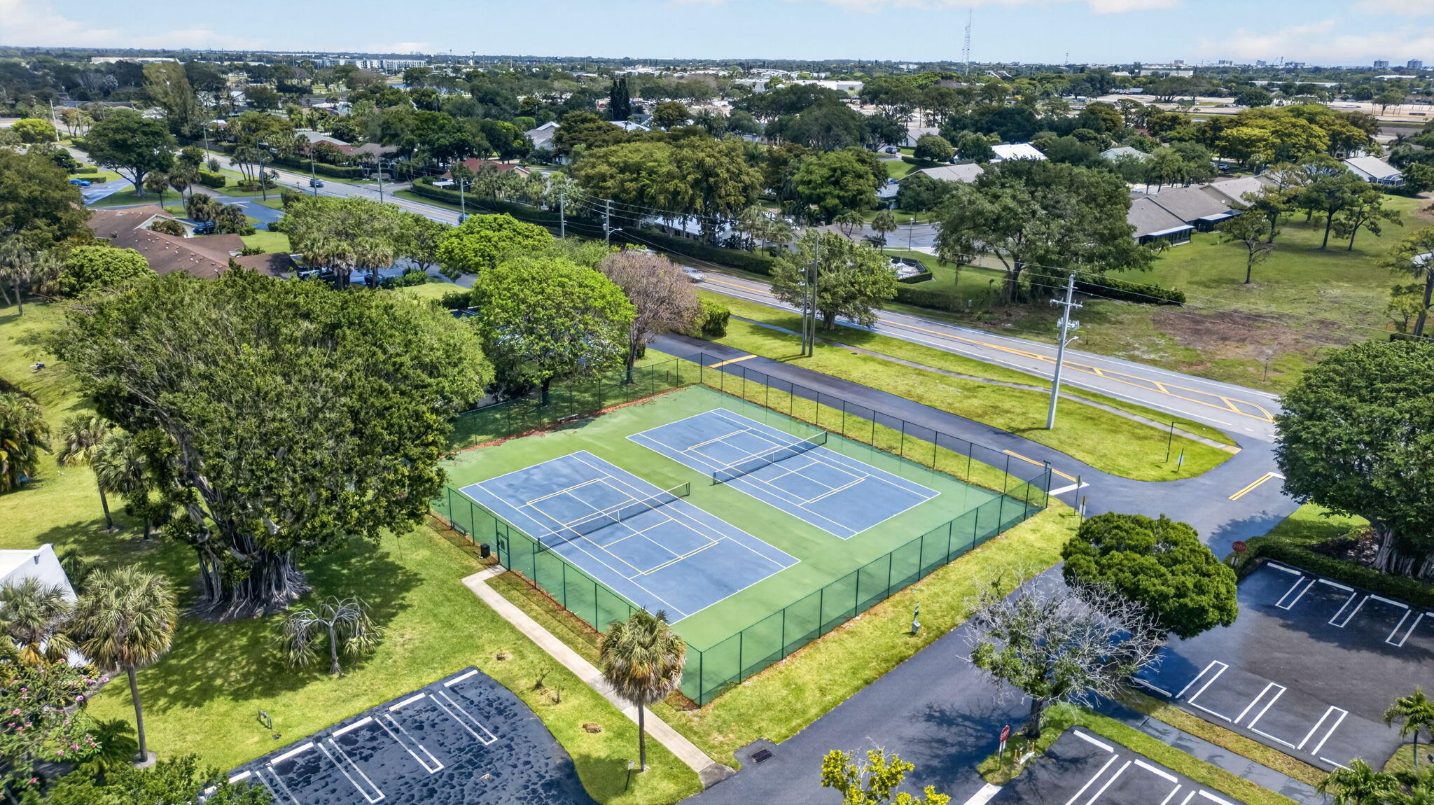 LAGO DEL REY CONDO - Residential