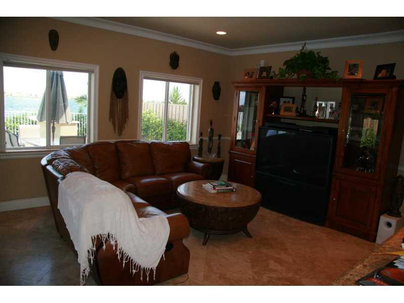 TWIN LAKE SHORES WEST - Residential