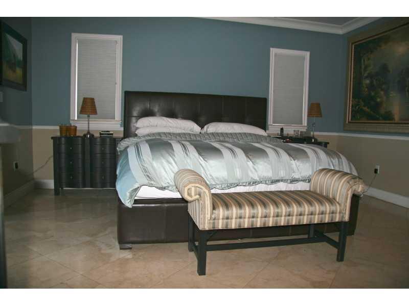 TWIN LAKE SHORES WEST - Residential