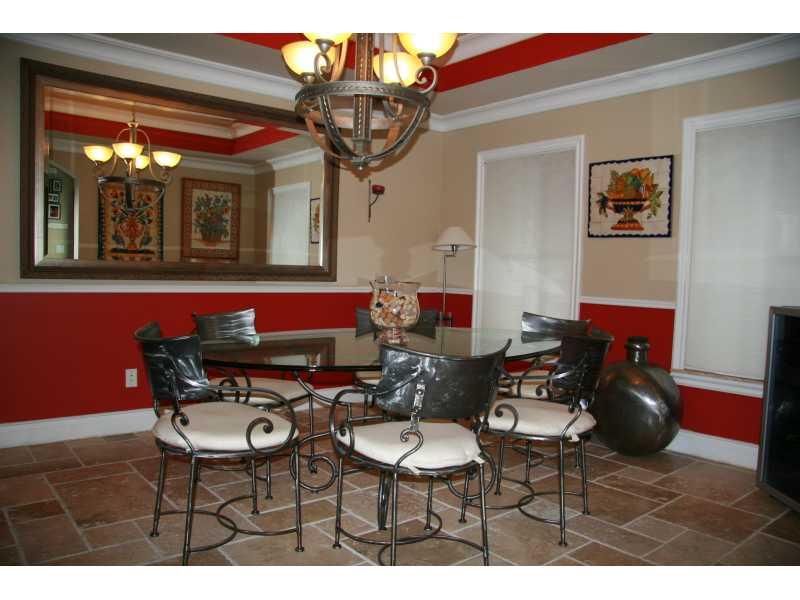 TWIN LAKE SHORES WEST - Residential