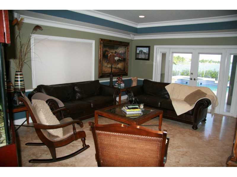 TWIN LAKE SHORES WEST - Residential