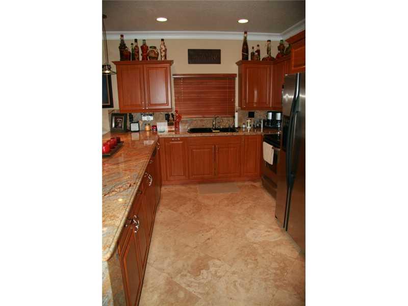 TWIN LAKE SHORES WEST - Residential