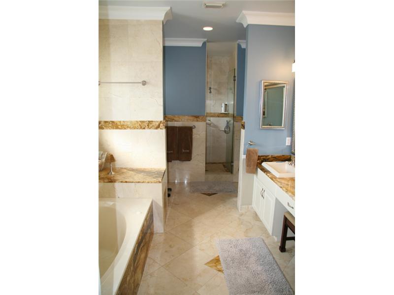 TWIN LAKE SHORES WEST - Residential