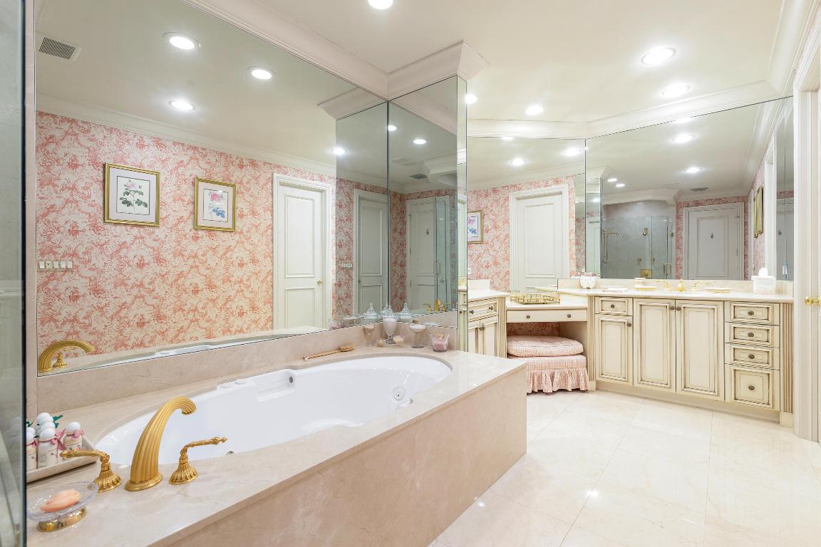 ROYAL PARK - Residential