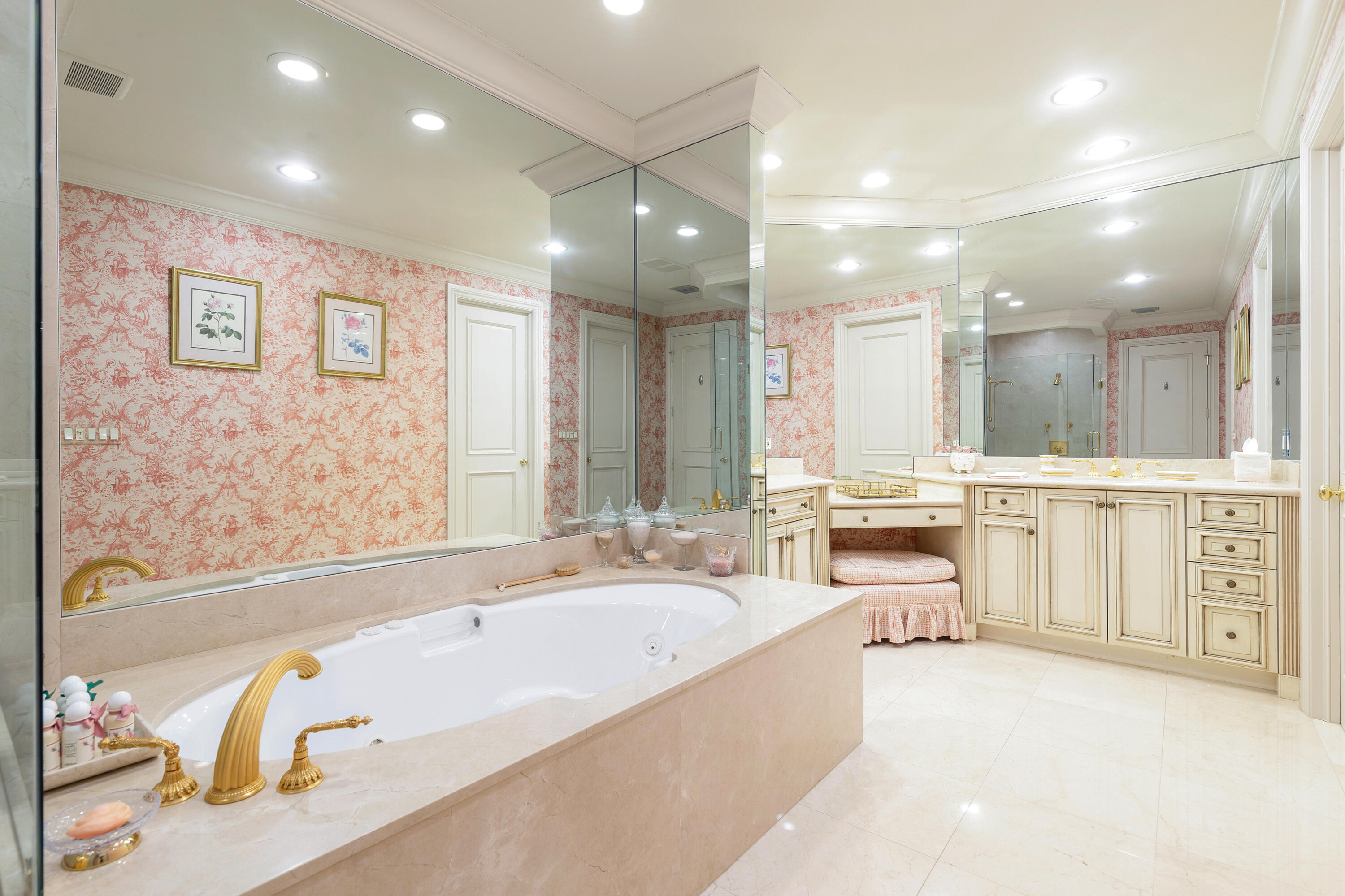 ROYAL PARK - Residential