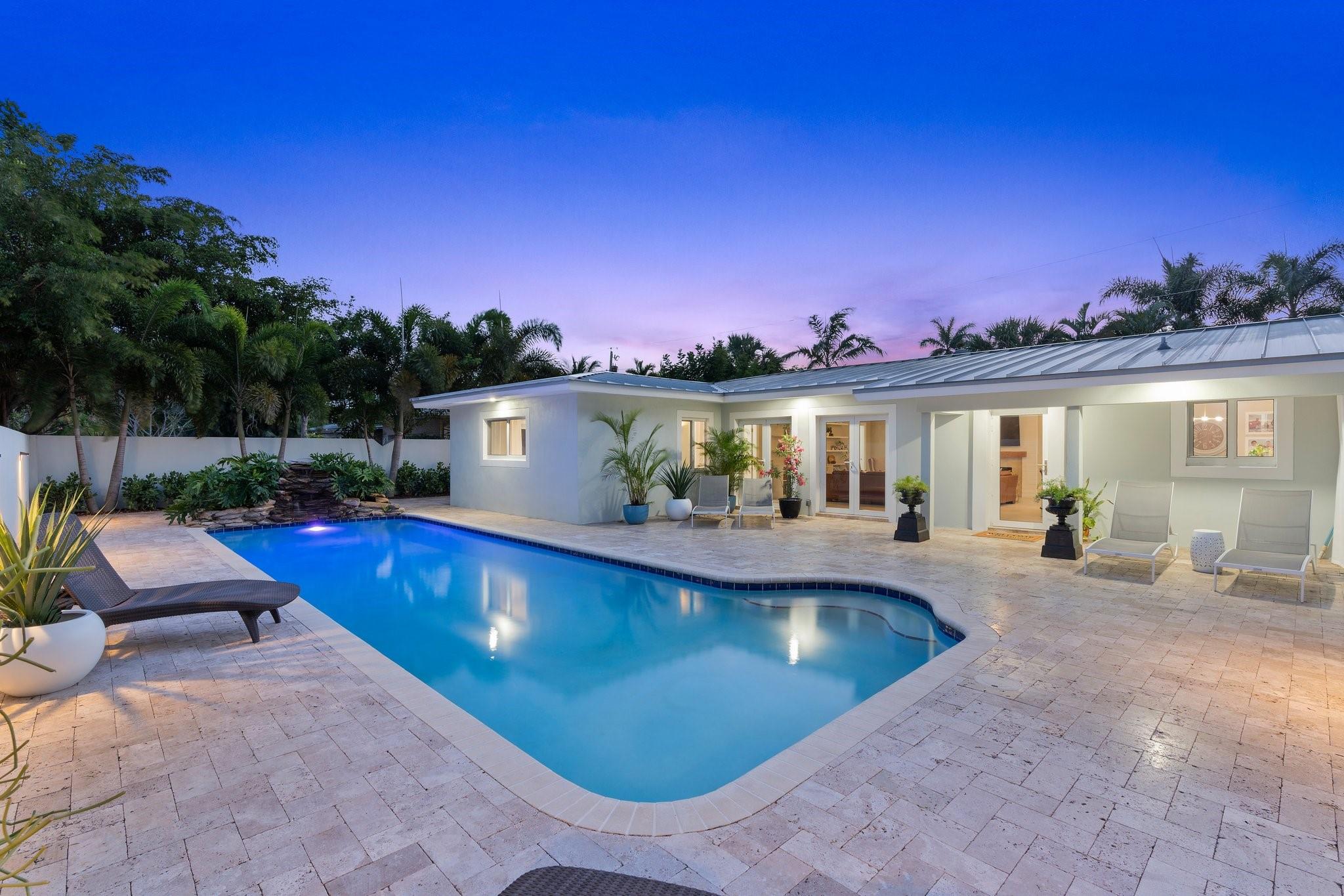 2449 Bayview Dr