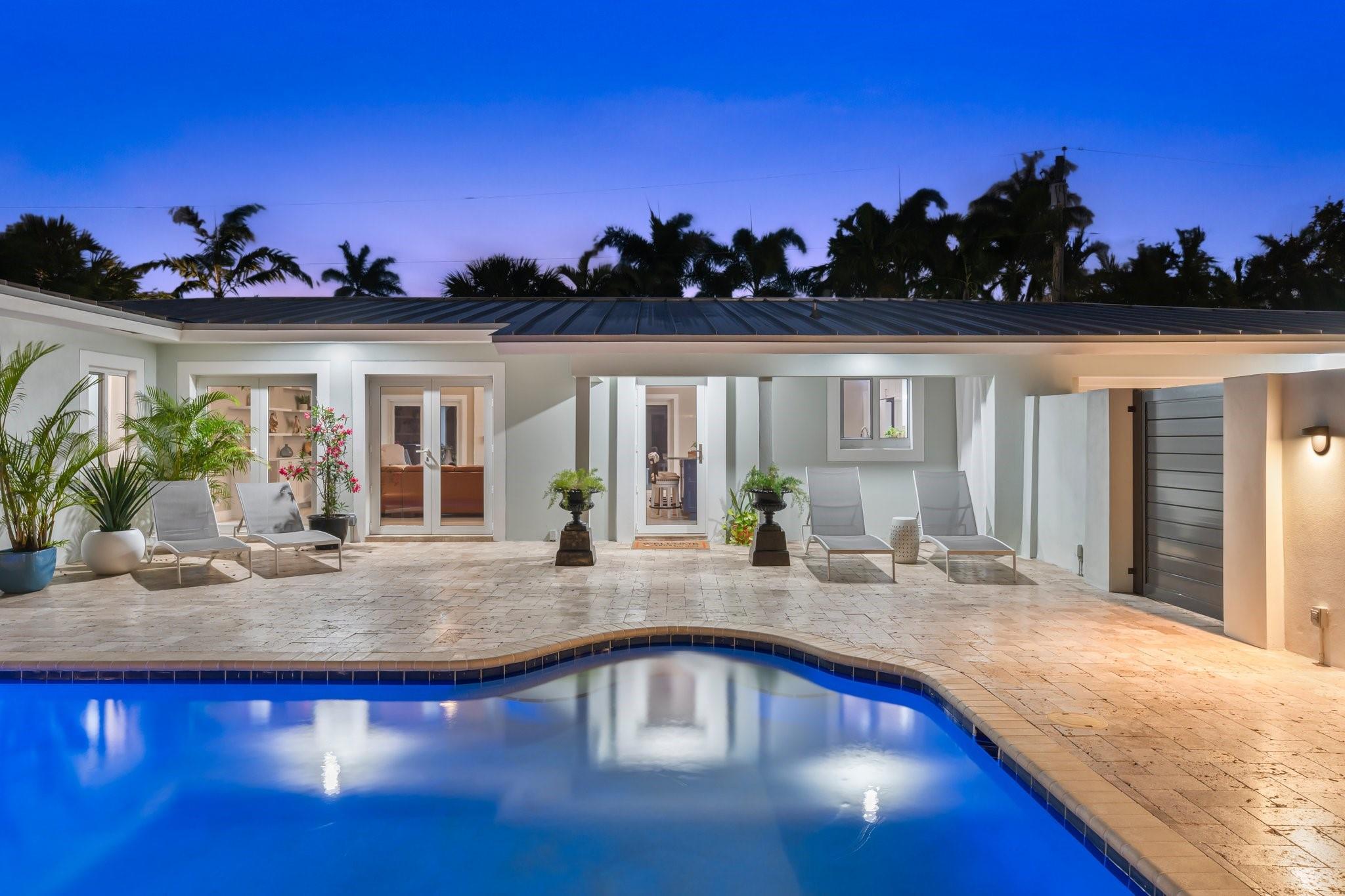 2449 Bayview Dr