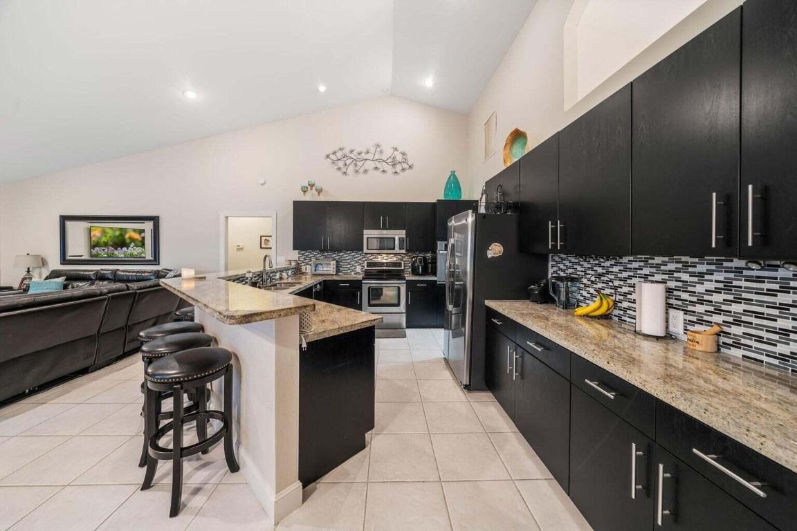 GREENVIEW SHORES 1 OF WELLINGTON - Residential Lease