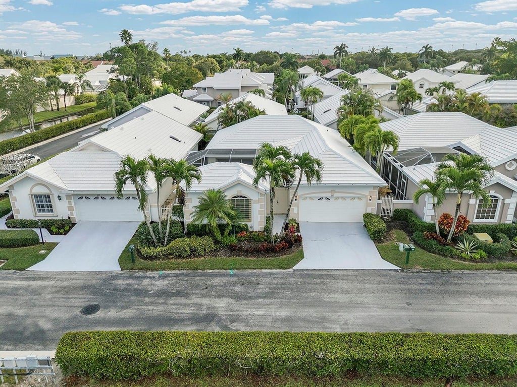 Photo of 292 Canterbury Drive, Palm Beach Gardens, FL 33418 (MLS # F10540259)