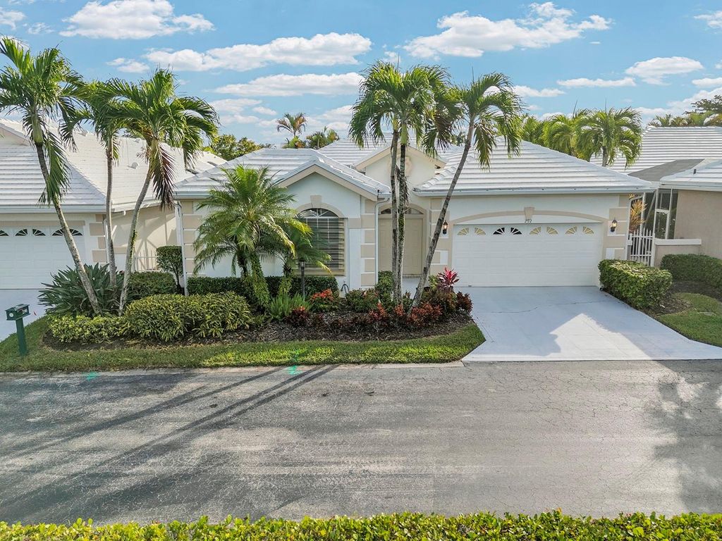 Photo of 292 Canterbury Dr E, Palm Beach Gardens, FL 33418 (MLS # F10540259)