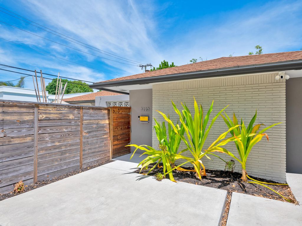 Photo of 3220 S Olive Avenue, West Palm Beach, FL 33405 (MLS # B26021662)