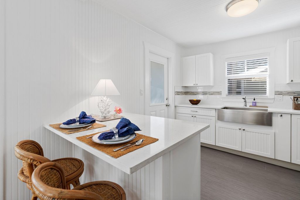 Photo of 118 SE 7th Avenue, Delray Beach, FL 33483 (MLS # R11116780)