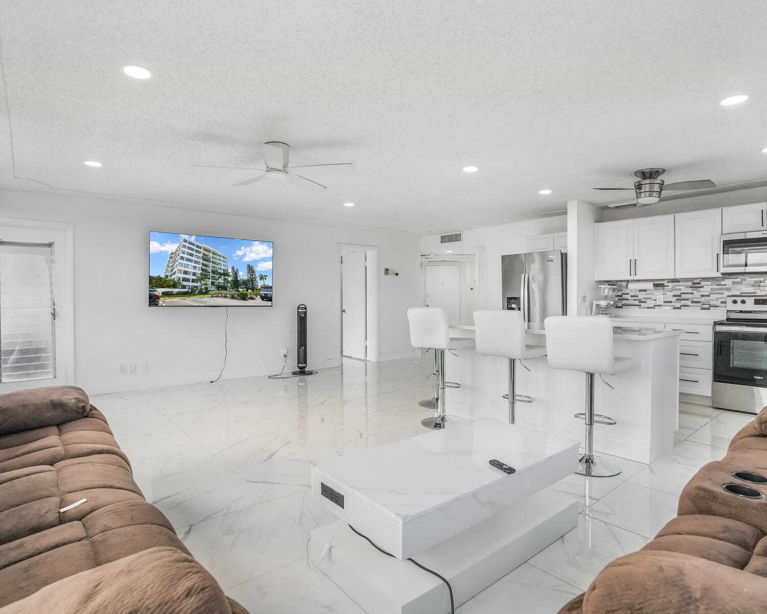 1500 Presidential Way 806