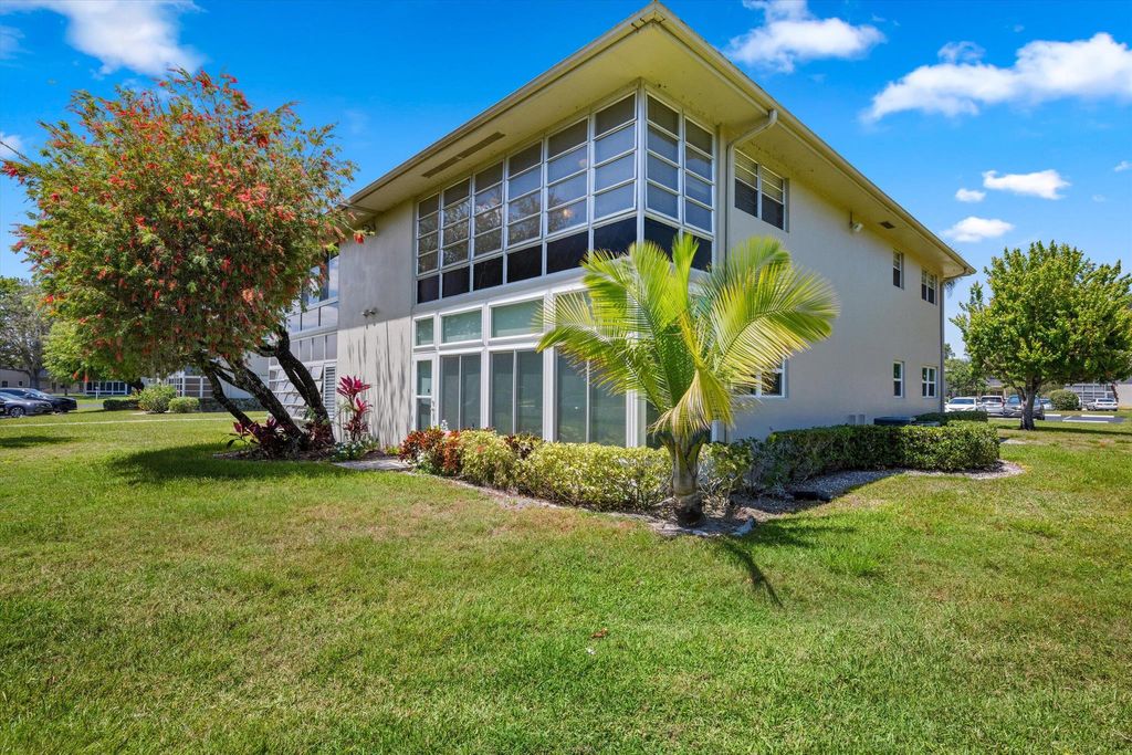 Photo of 22 Lake Vista Trail #207, Port Saint Lucie, FL 34952 (MLS # R11081818)