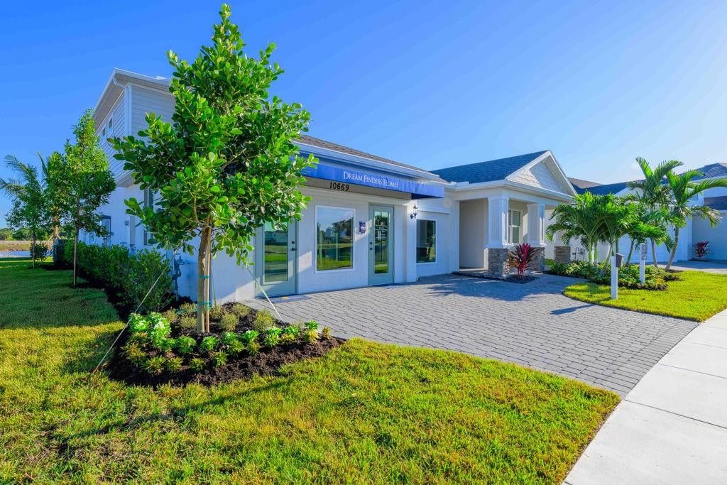 Photo of 10669 NW Suncrest Loop, Port Saint Lucie, FL 34987 (MLS # F10525010)