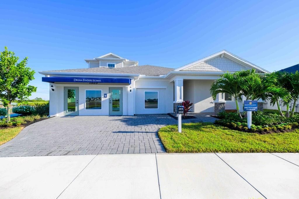 Photo of 10669 NW Suncrest Loop, Port Saint Lucie, FL 34987 (MLS # F10525010)