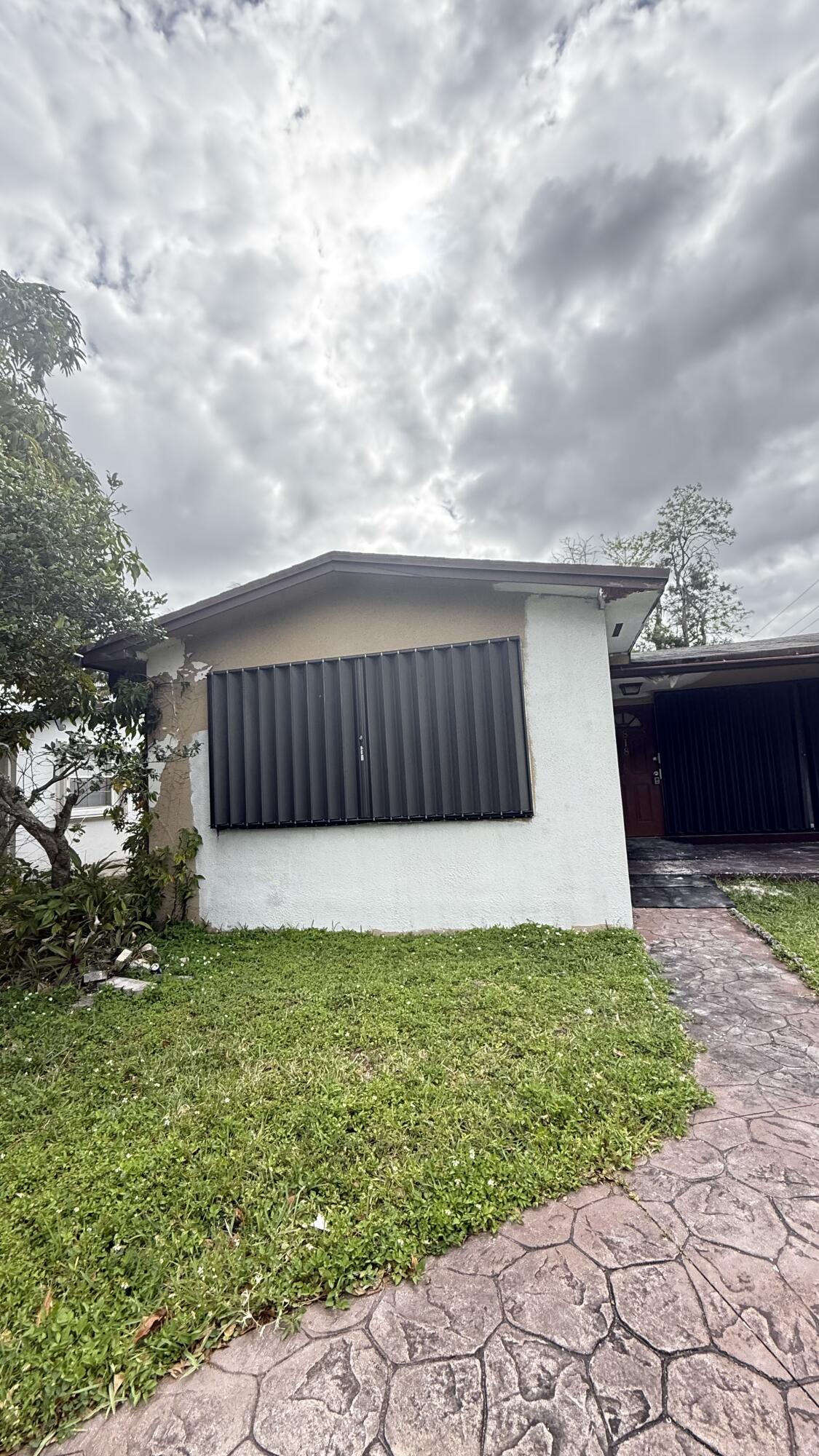 818 N 46th Avenue