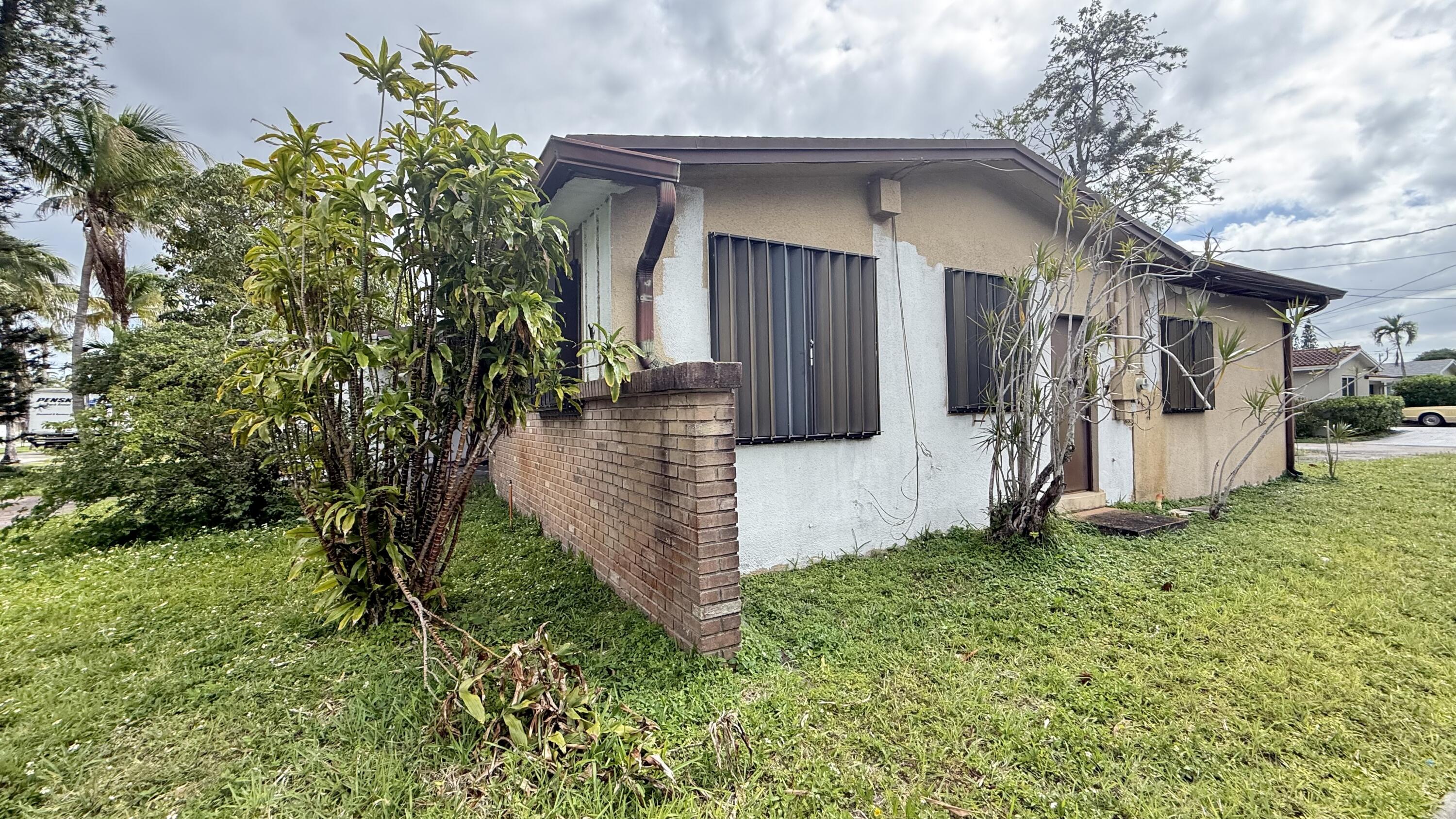 818 N 46th Avenue