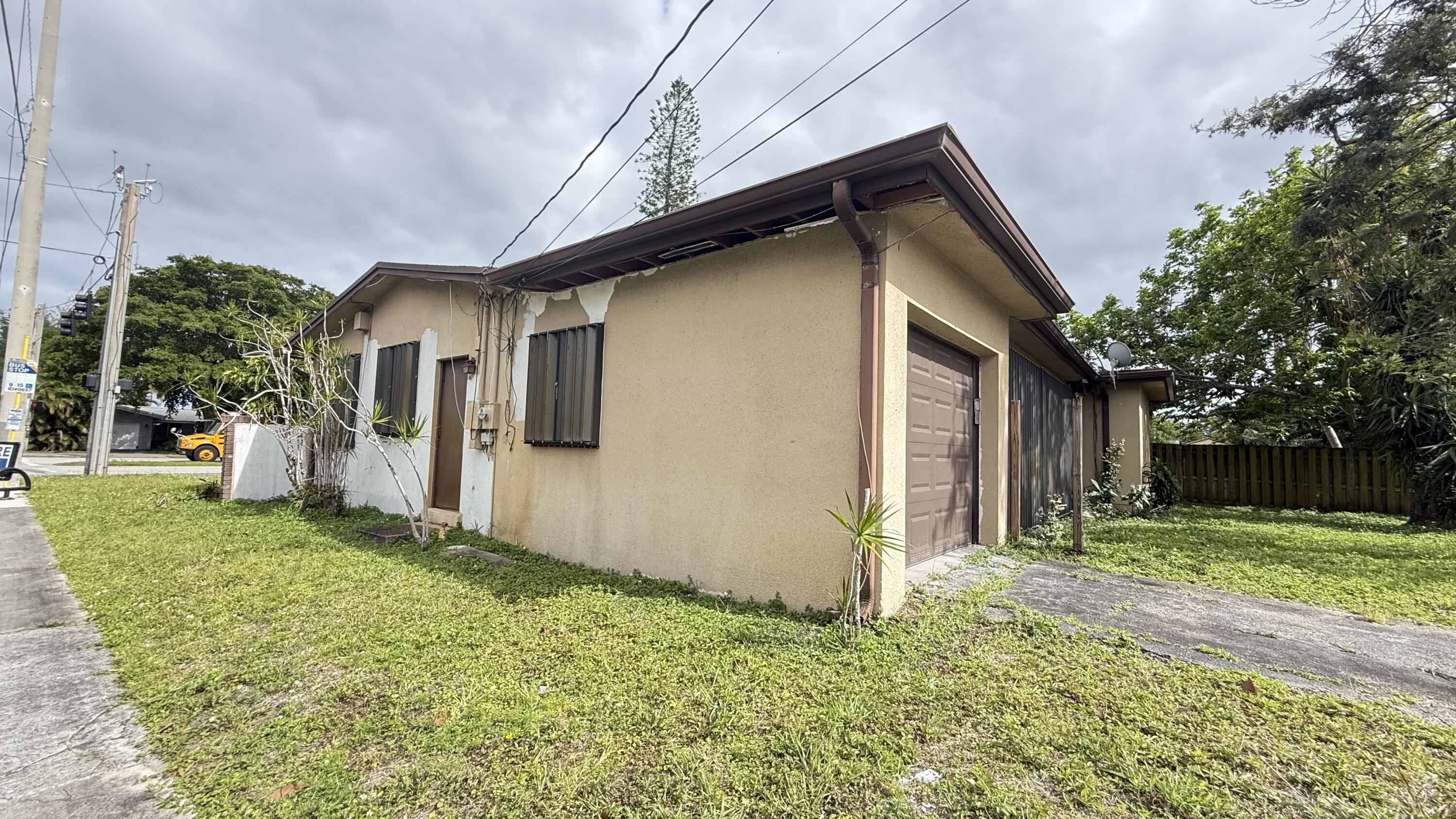 818 N 46th Avenue