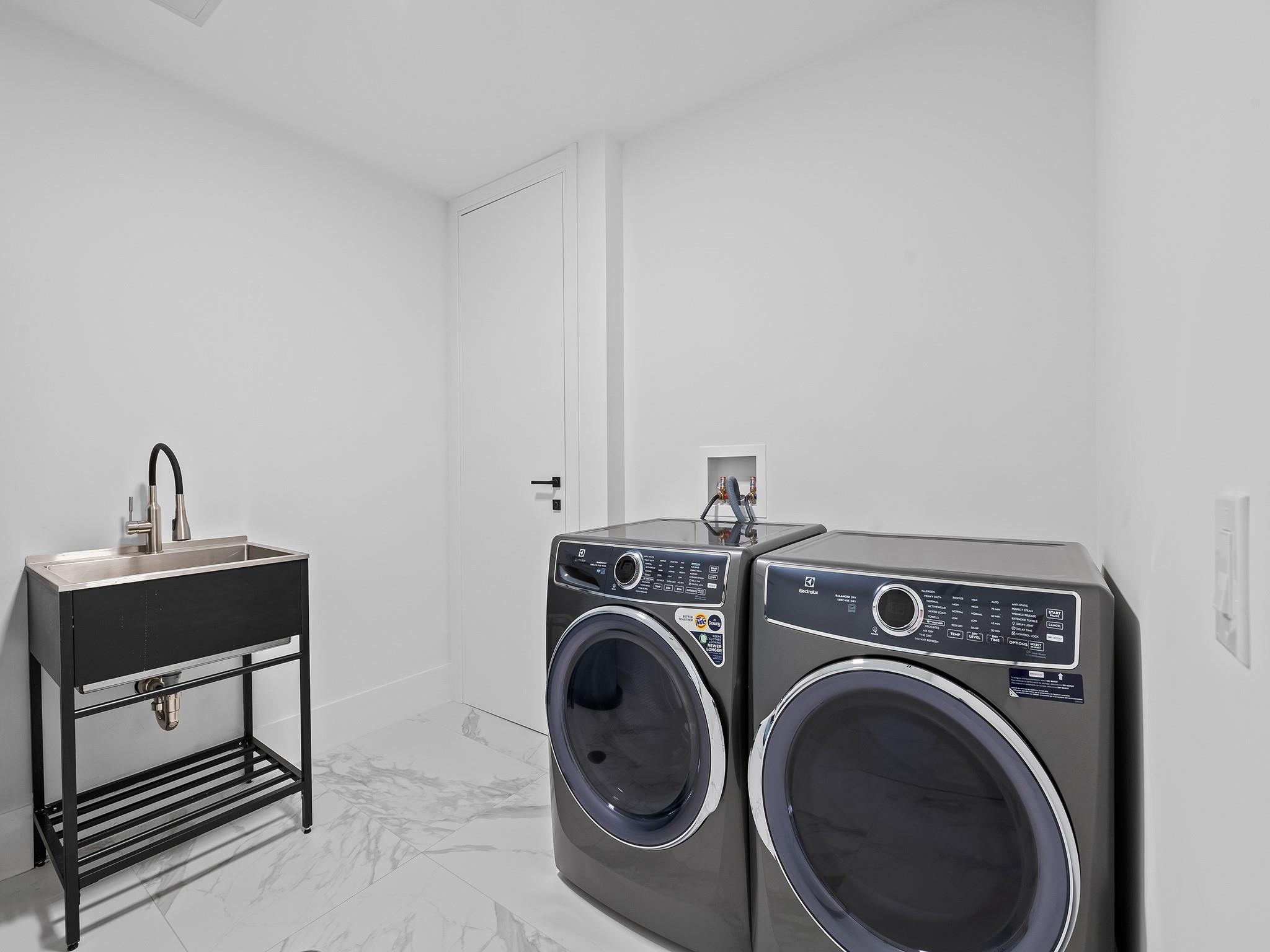 160 Marina Bay - Residential