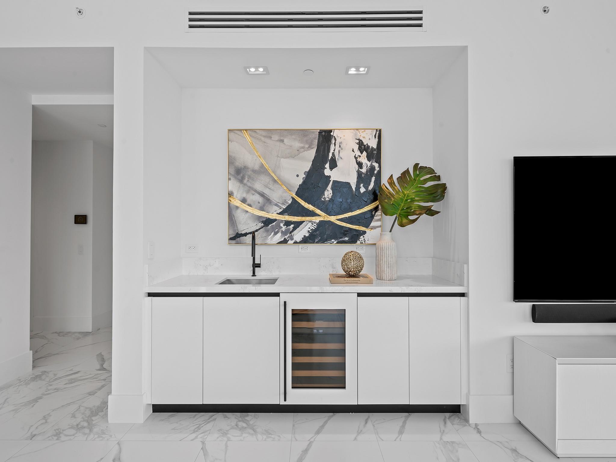 160 Marina Bay - Residential