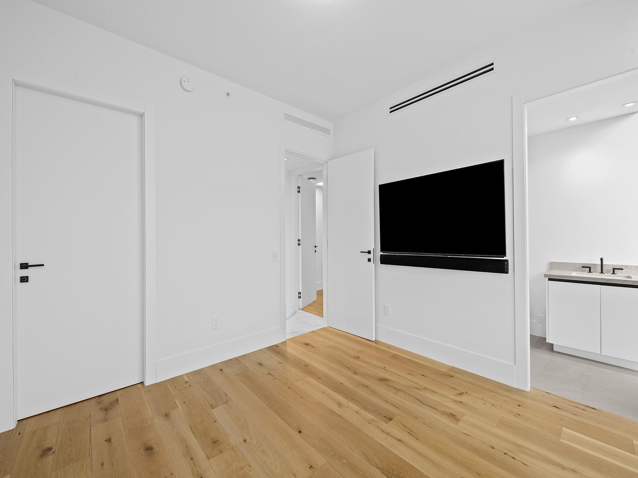 160 Marina Bay - Residential