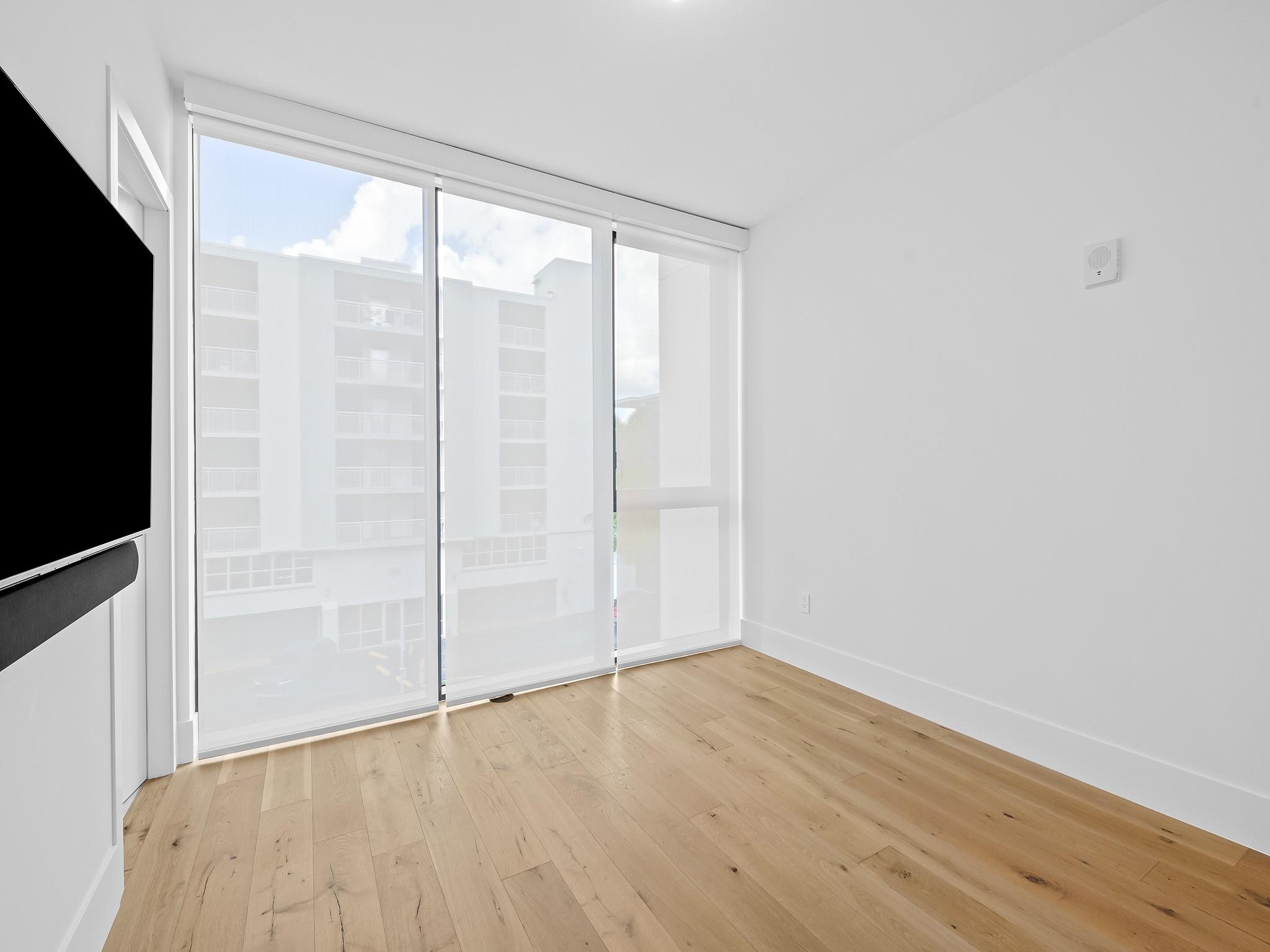 160 Marina Bay - Residential