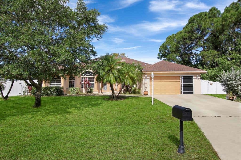 Photo of 1598 SW Byron Street, Port Saint Lucie, FL 34983 (MLS # R10712421)