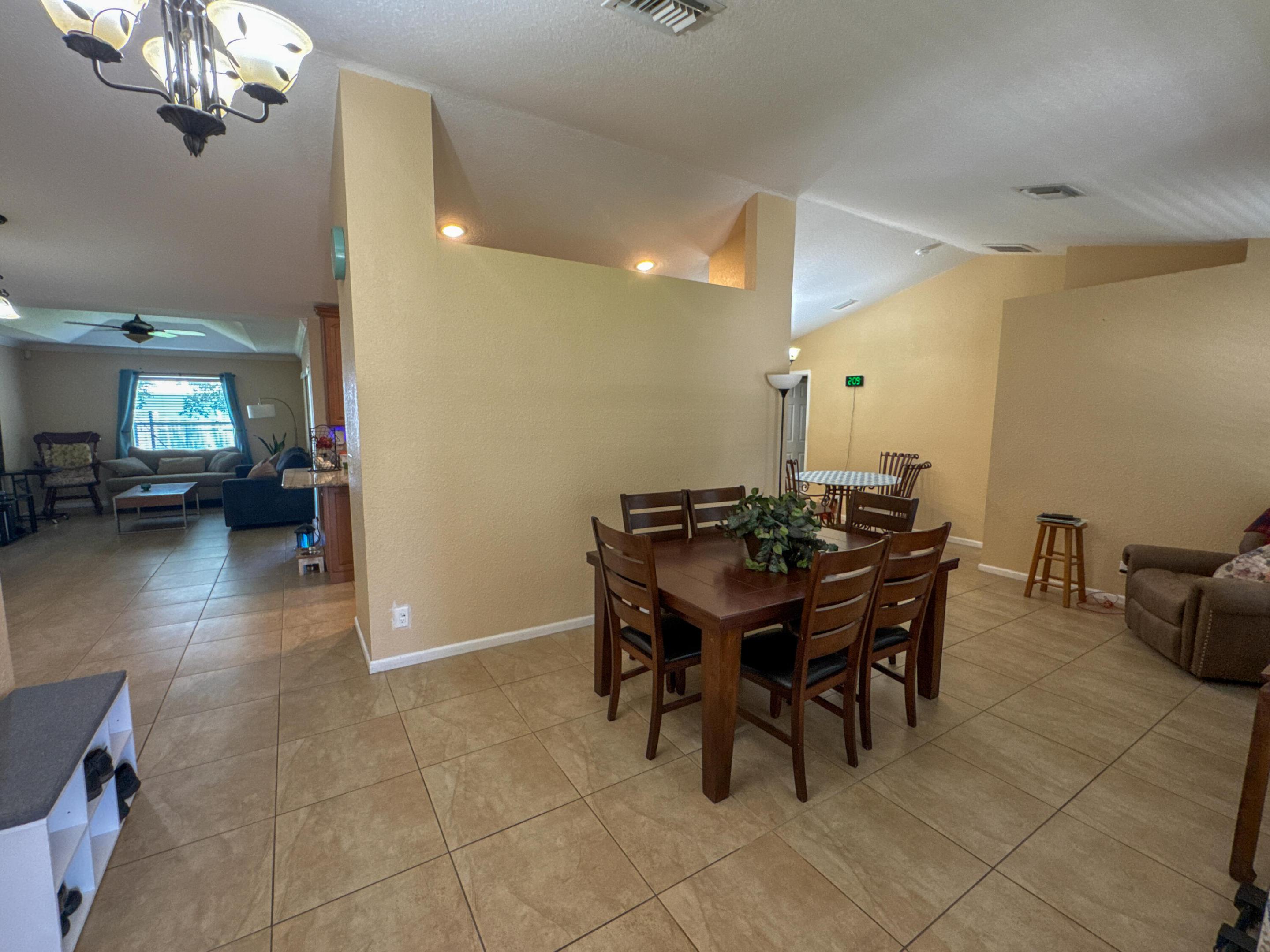 1773 SW Finch Lane