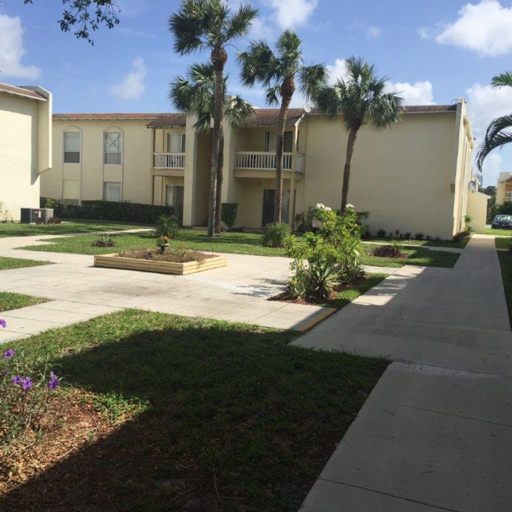 Photo of 1500 N Congress Avenue #B38, West Palm Beach, FL 33401 (MLS # R11003700)