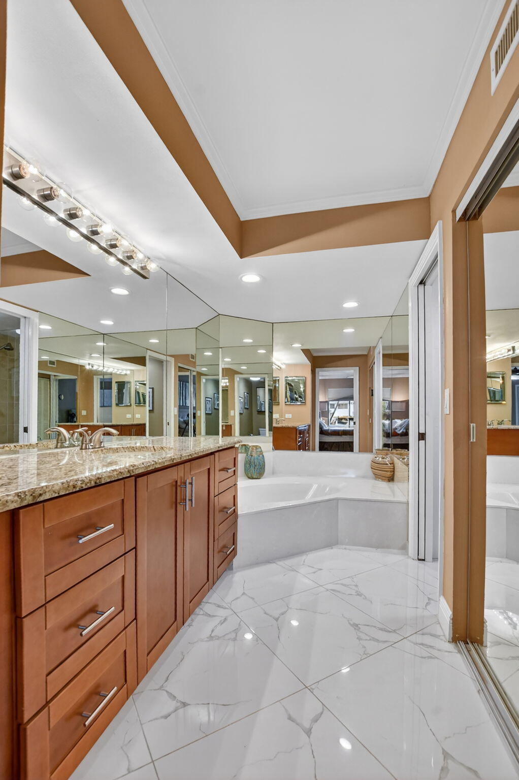 GLENEAGLES CONDO VI - Residential