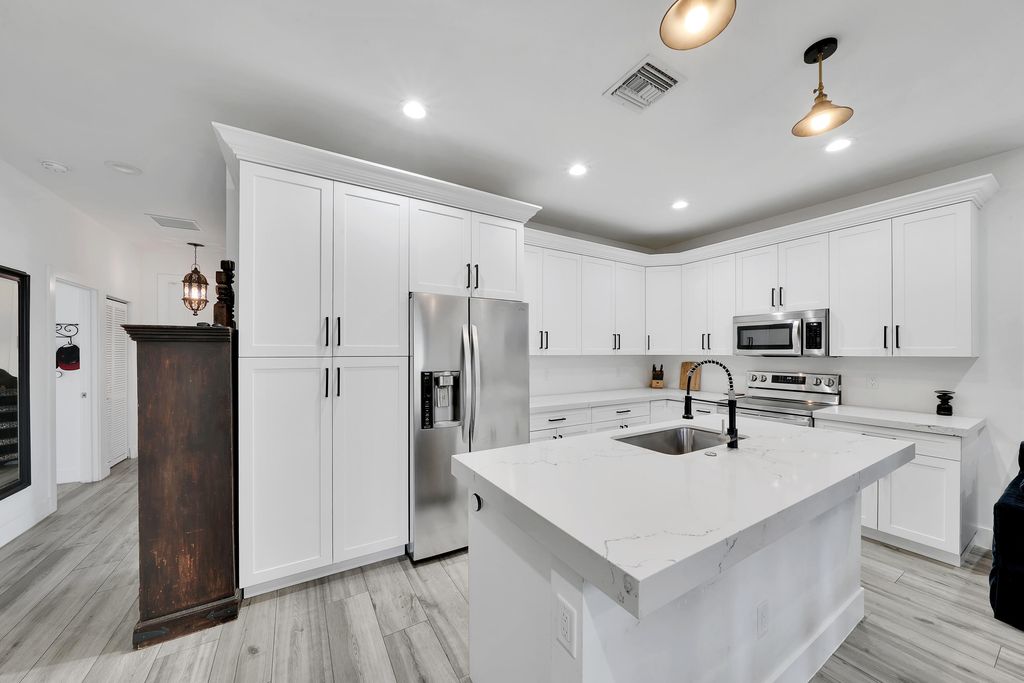 Photo of 337 Oak Alley, Delray Beach, FL 33444 (MLS # R11033489)