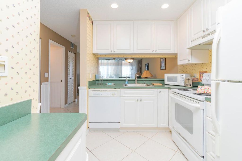 Photo of 353 S Us Highway 1 #F407, Jupiter, FL 33477 (MLS # R10906875)