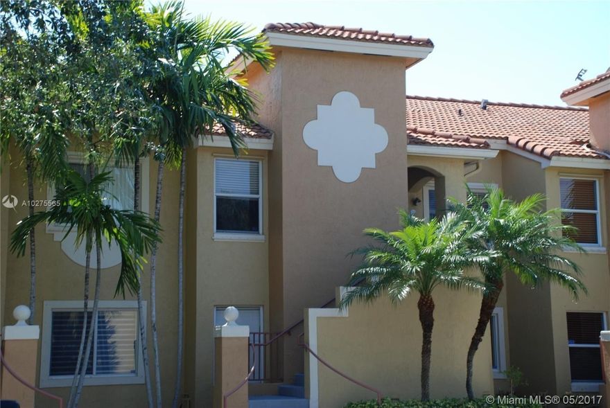 WHAT A GREAT 2 BEDROOM 2 BATHROOM UNIT WITH A SPLIT FLOOR PLAN.  LARGE ROOMS, MASTER WITH WALK IN CLOSET. EAT IN KITCHEN LIVING ROOM AND FAMILY ROOM. ALL WOOD FLOORS. FRESHLY PAINTED AND A/C UNIT JUST SERVICED. CLOSE TO SHOPPING, DINNING AND ENTERTAINMENT.