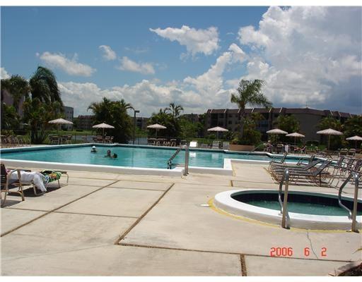 SUNRISE LAKES - Residential