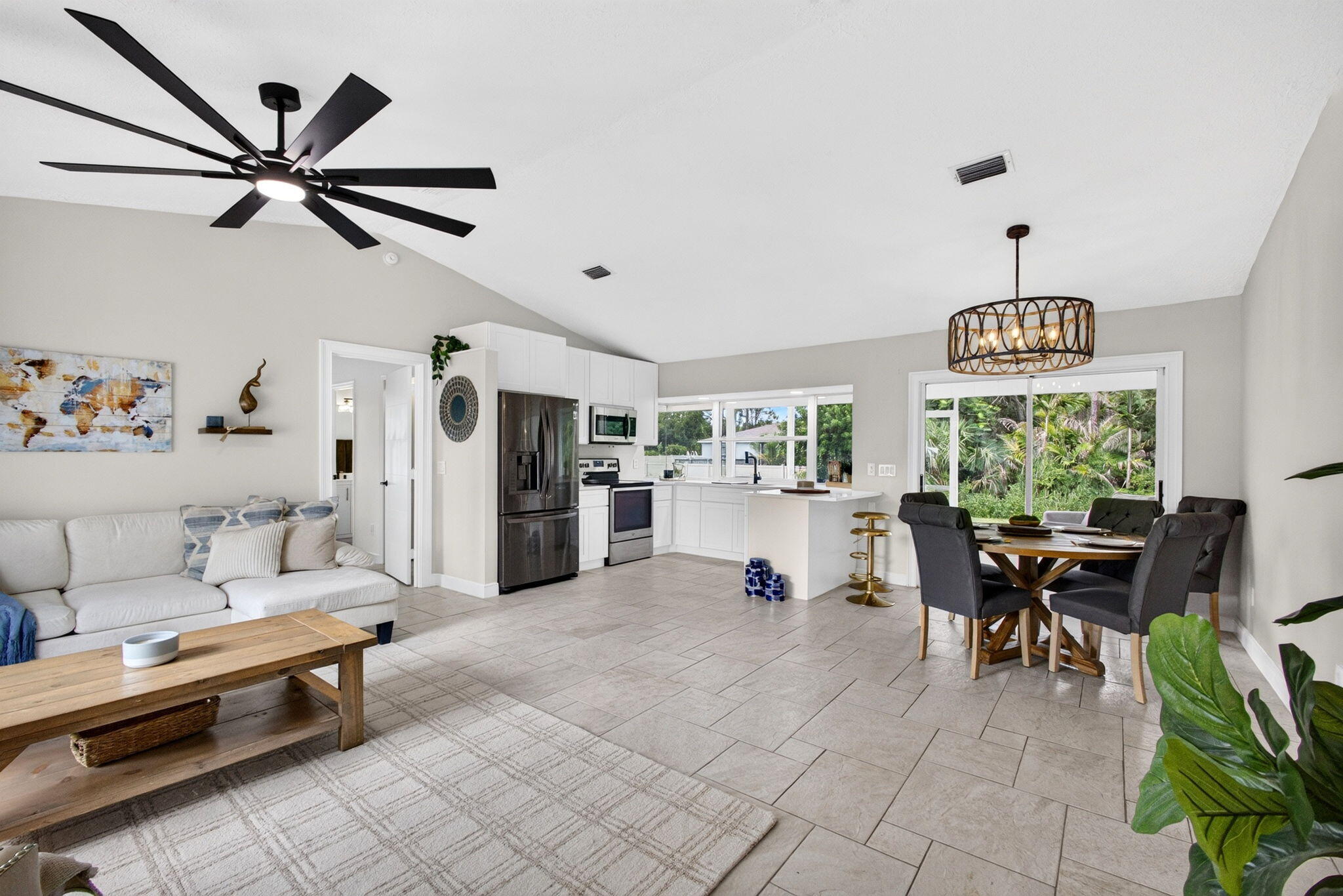 8545 101ST Avenue, Vero Beach, FL, 32967/$299,700 4 8545 101ST Avenue