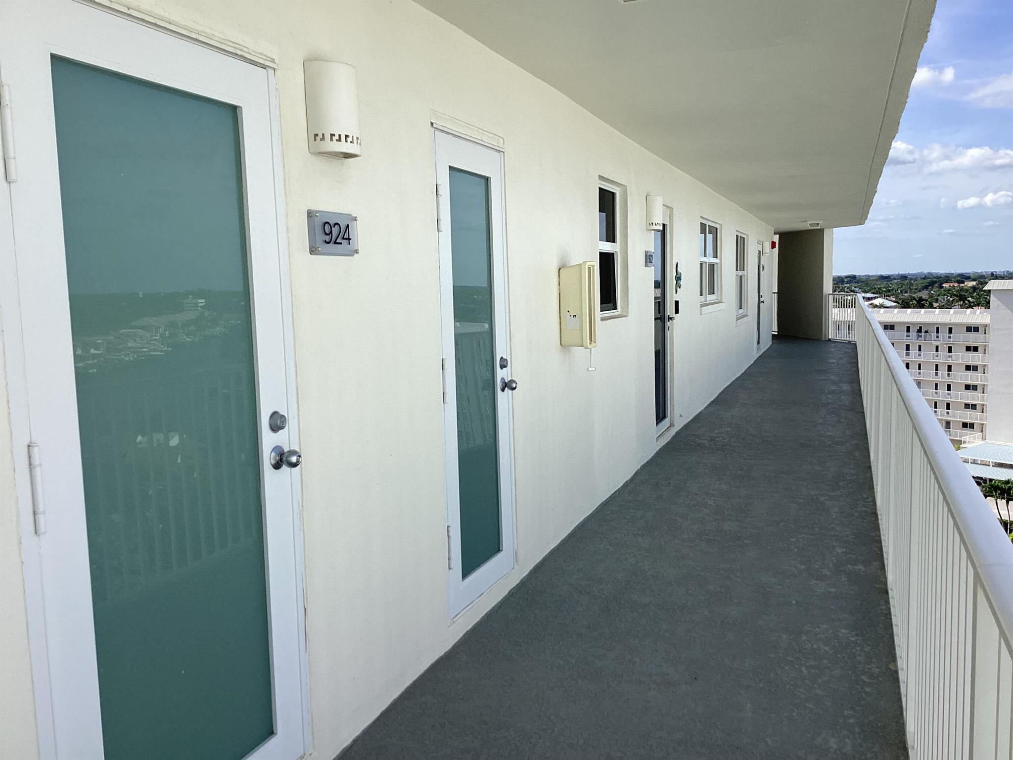 PENTHOUSE TOWERS CONDO - Residential Lease