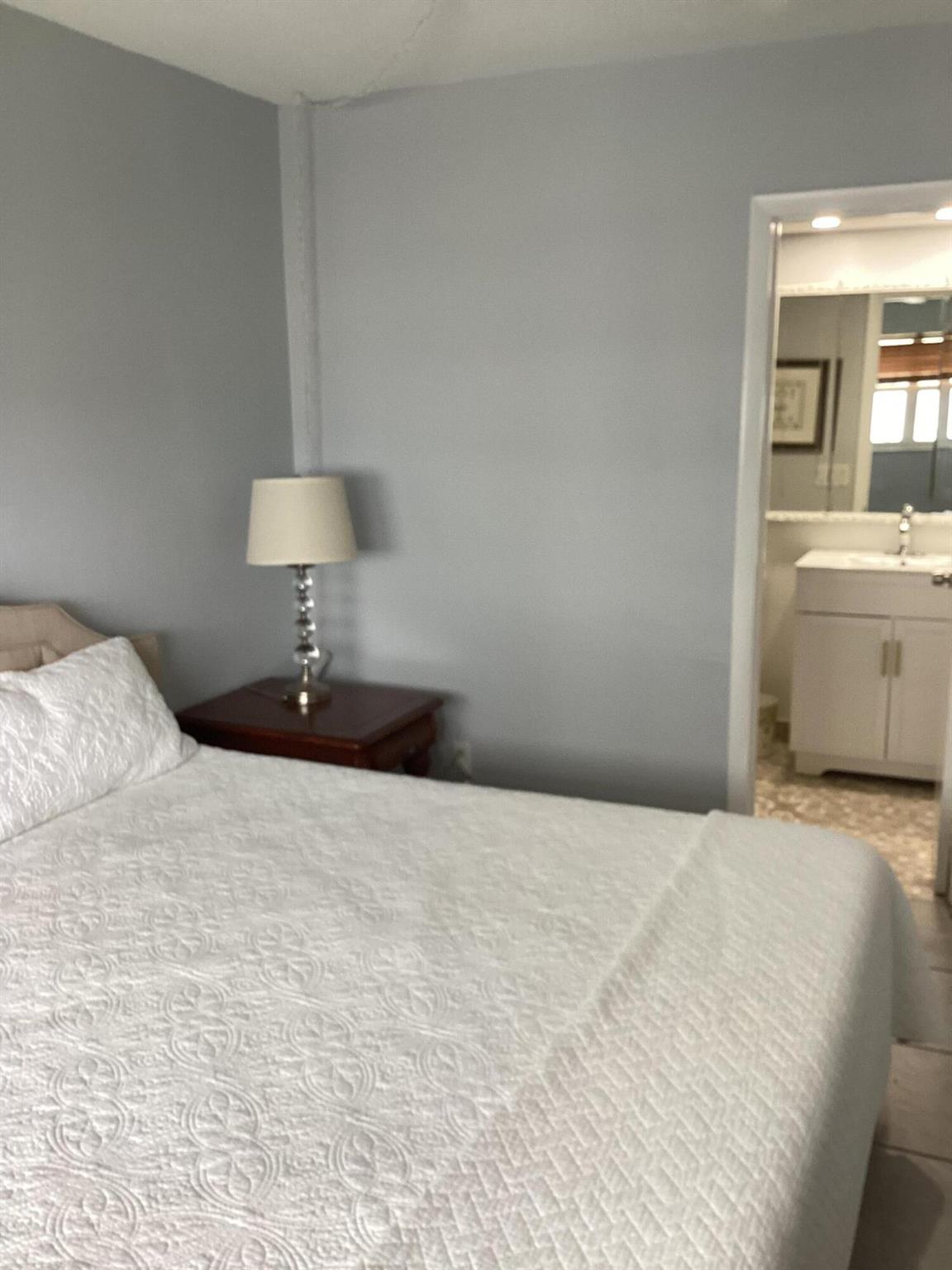 PENTHOUSE TOWERS CONDO - Residential Lease