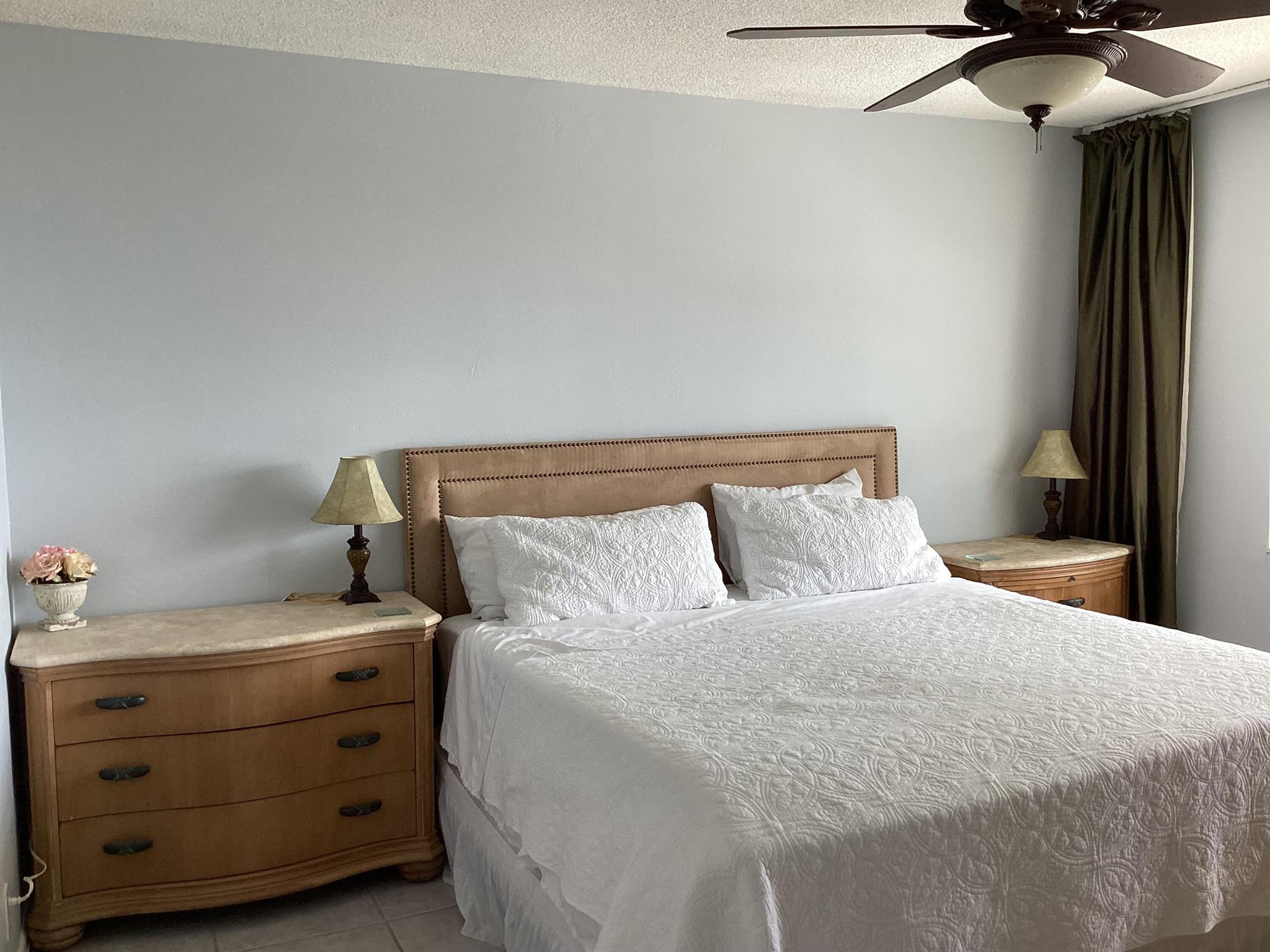 PENTHOUSE TOWERS CONDO - Residential Lease