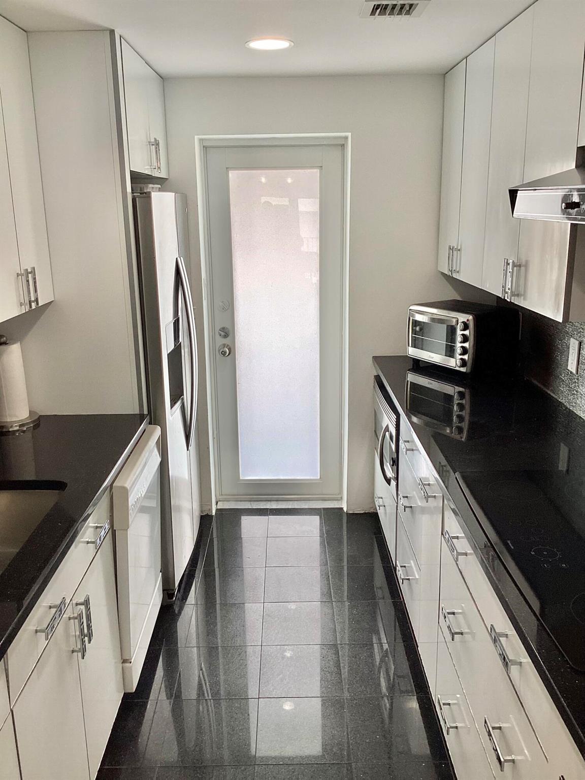 PENTHOUSE TOWERS CONDO - Residential Lease