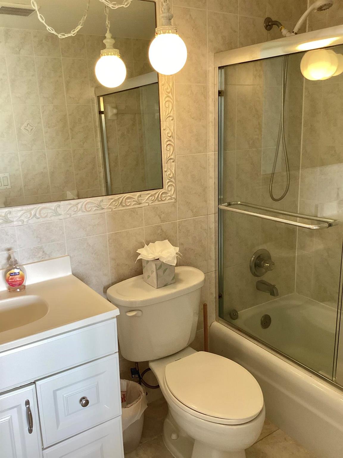 PENTHOUSE TOWERS CONDO - Residential Lease