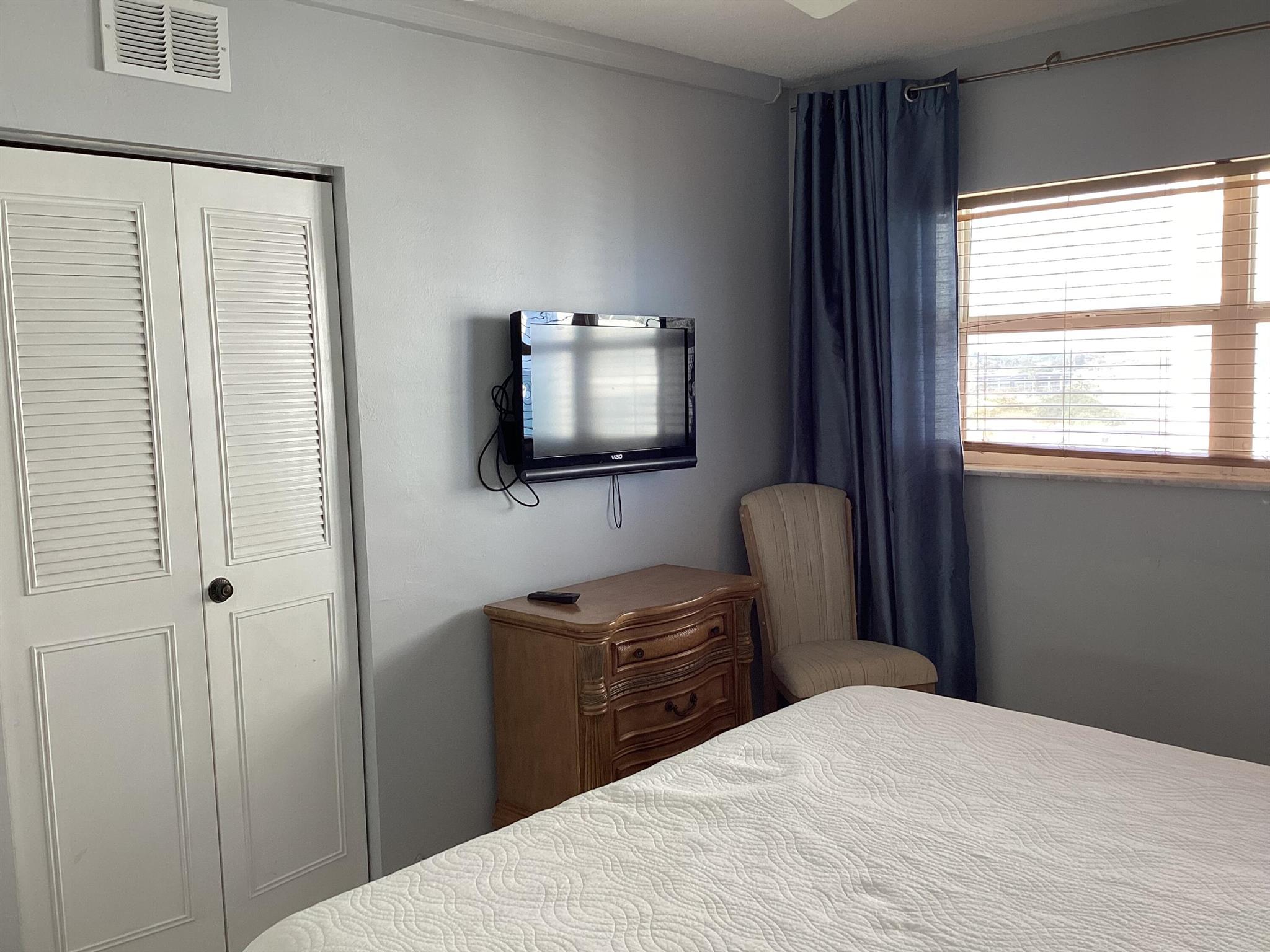 PENTHOUSE TOWERS CONDO - Residential Lease