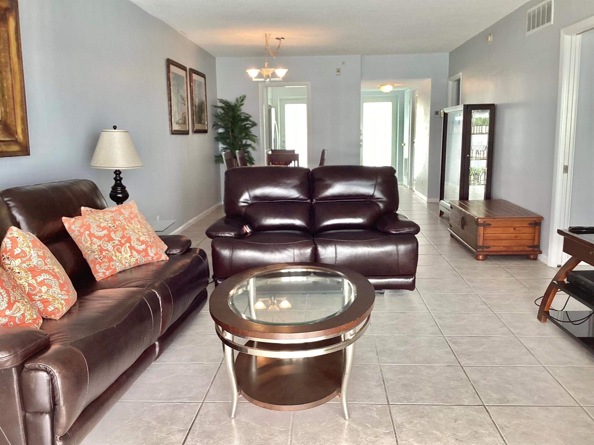 PENTHOUSE TOWERS CONDO - Residential Lease