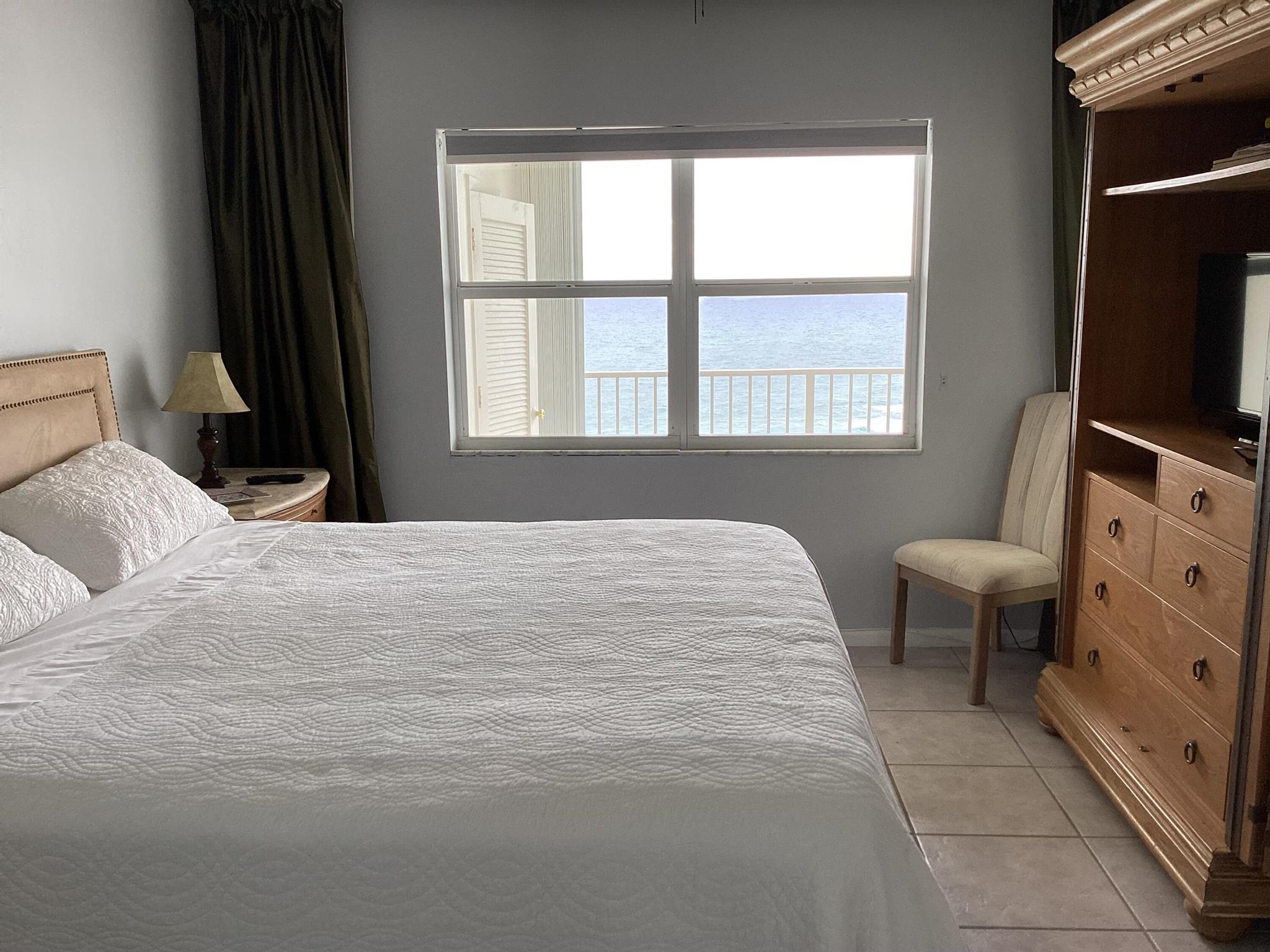 PENTHOUSE TOWERS CONDO - Residential Lease