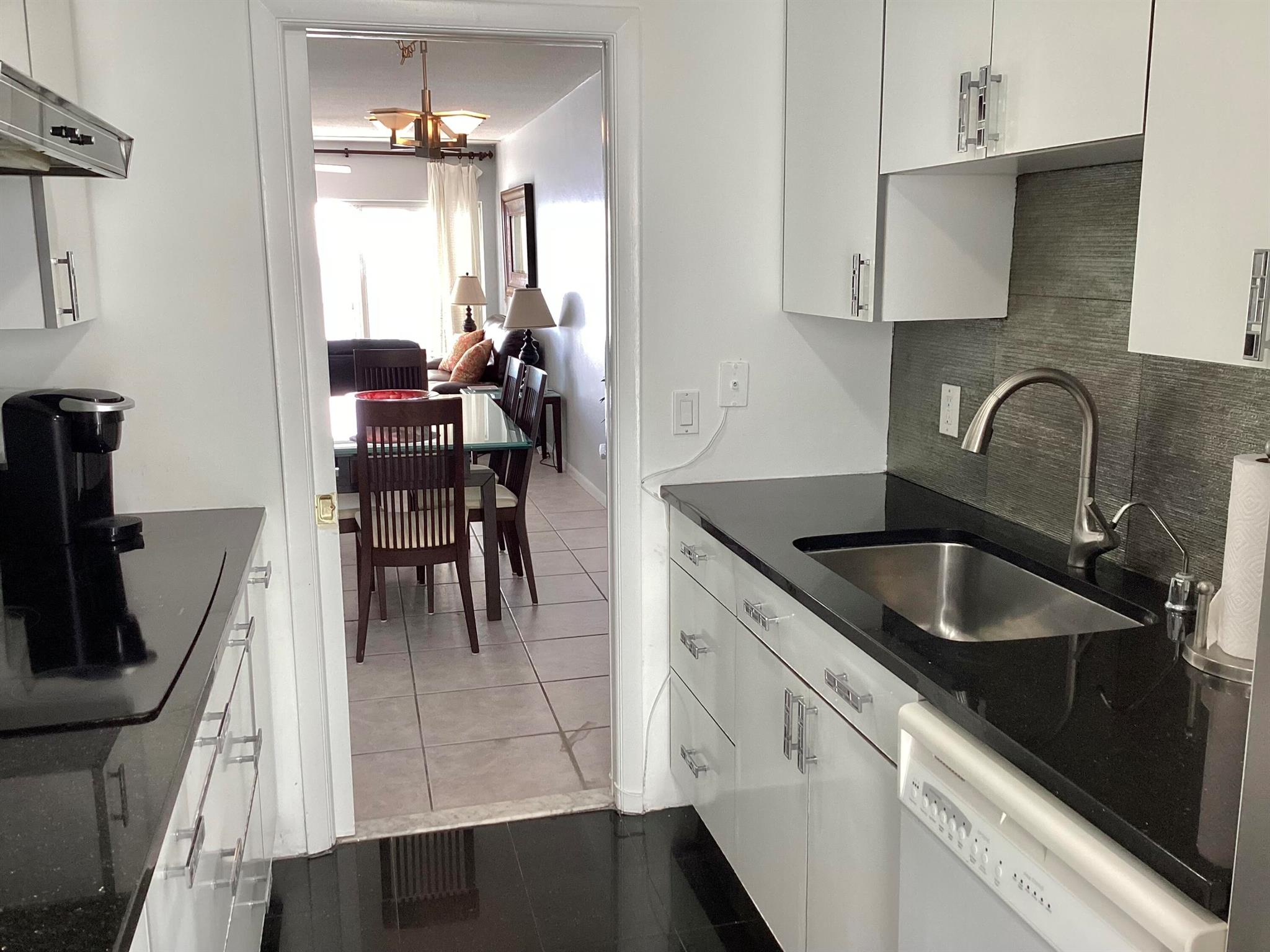 PENTHOUSE TOWERS CONDO - Residential Lease